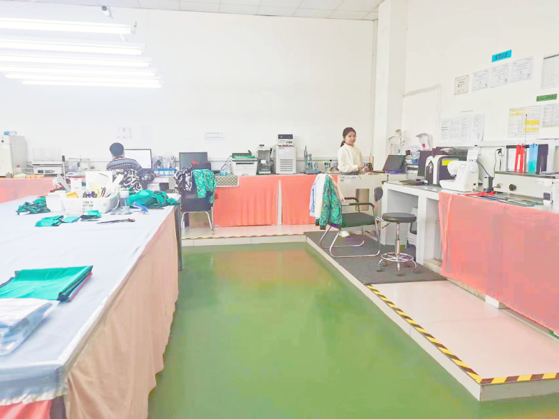 參觀(guān)實(shí)驗(yàn)室